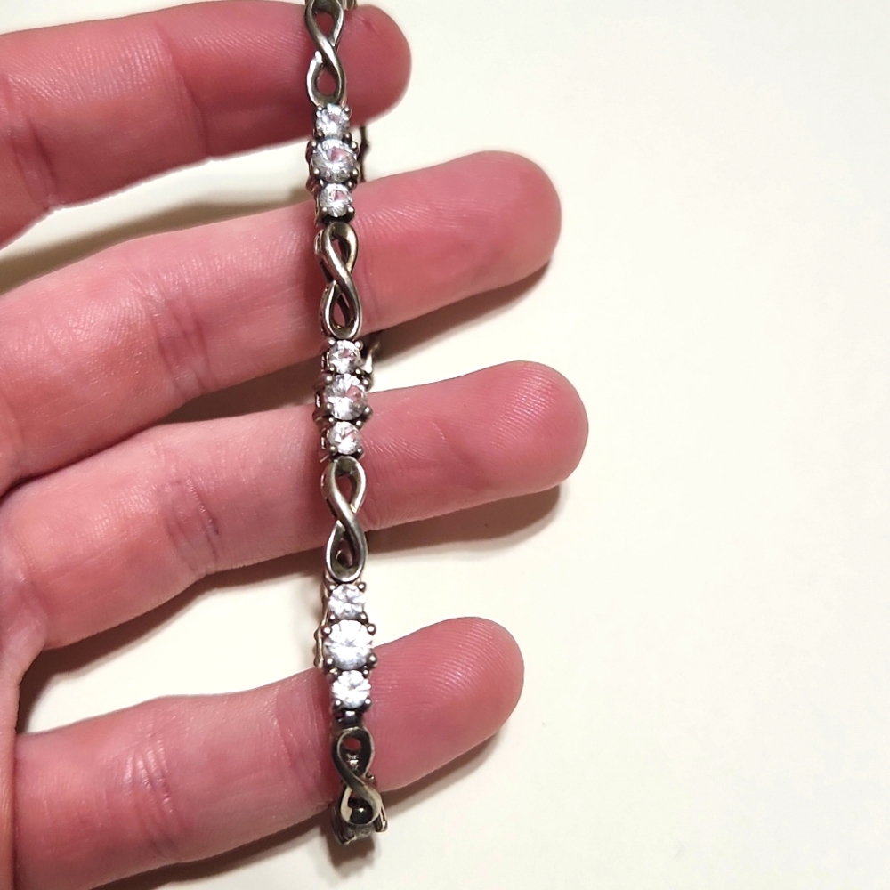 Diamon infinity bracelet, silver.